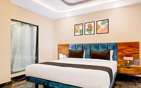 Super Townhouse Oak Dhanbad Central Near Golf Ground